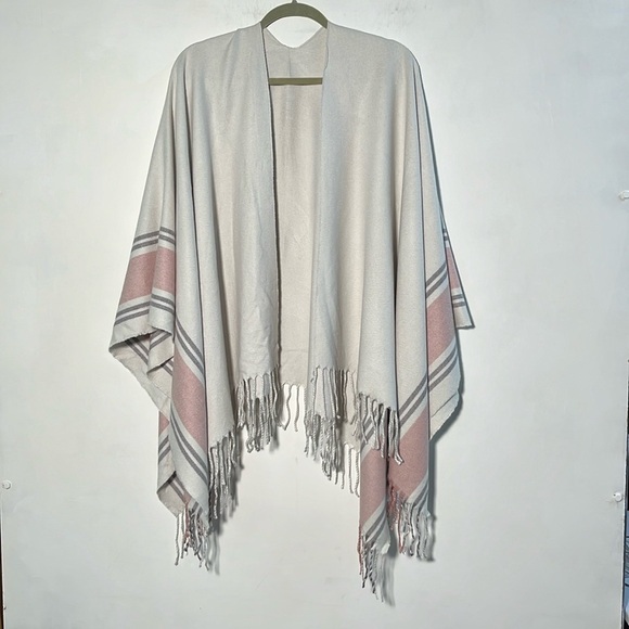 SIIZU NWOT Creamy Grey Millennial Pink LightBlue/Grey Fringed Ruana Wrap O/S - Picture 1 of 12